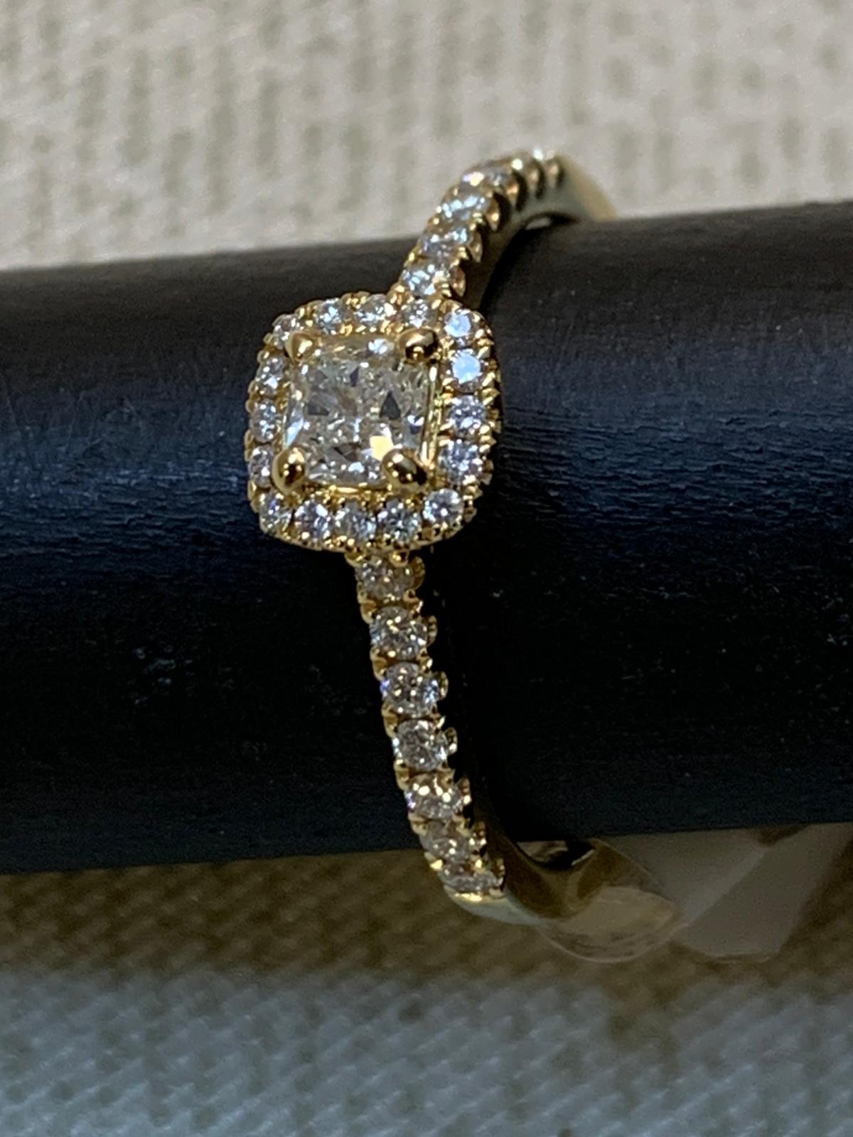 Geelgouden ring 18krt cushion diamant GU3460